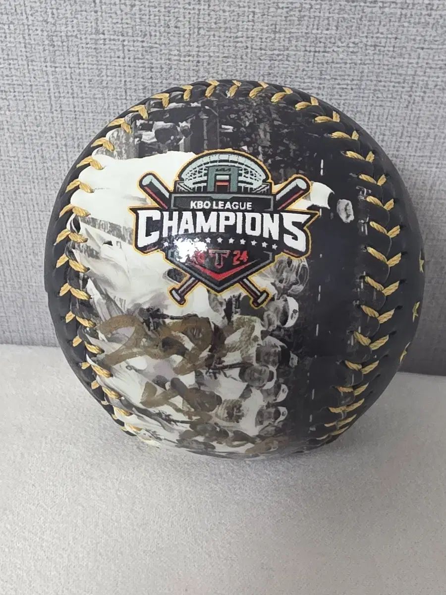 KIAタイガース キム ドヨン サイン入り記念ボール 2025 優勝記念球 MVP 文具