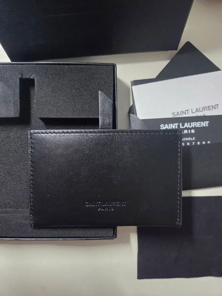 サンローラン イヴ ミラー兼カードウォレット