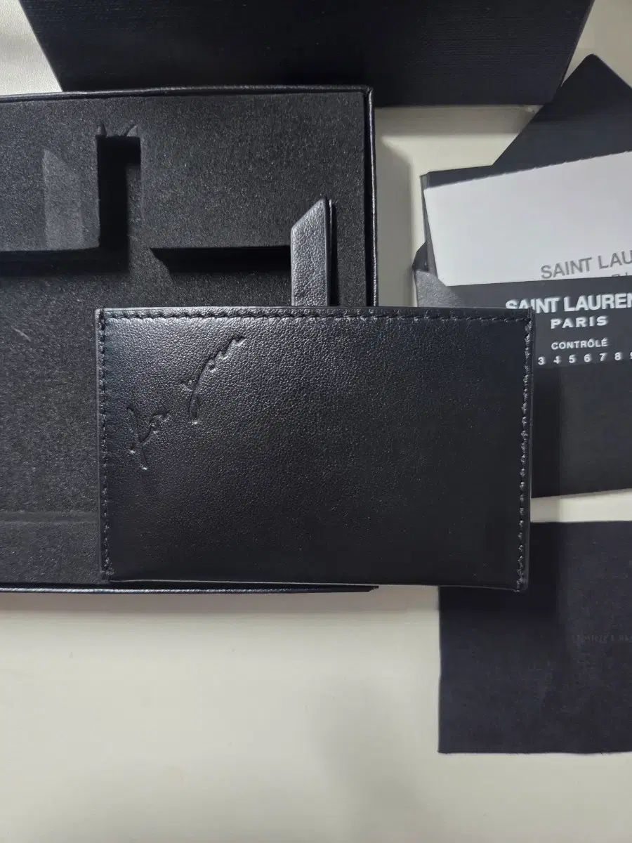 イヴ ミラー兼カードウォレット