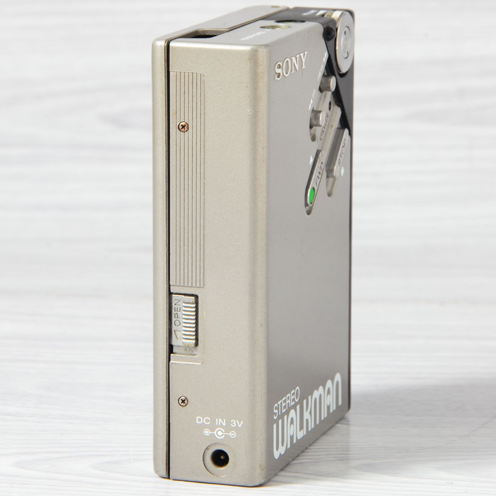 SONY　WALKMAN　WM-2　カセットウォークマン　シルバー　ケース付 SONY WALKMAN WM-2 カセットウォークマン シルバー ケース付 整備済