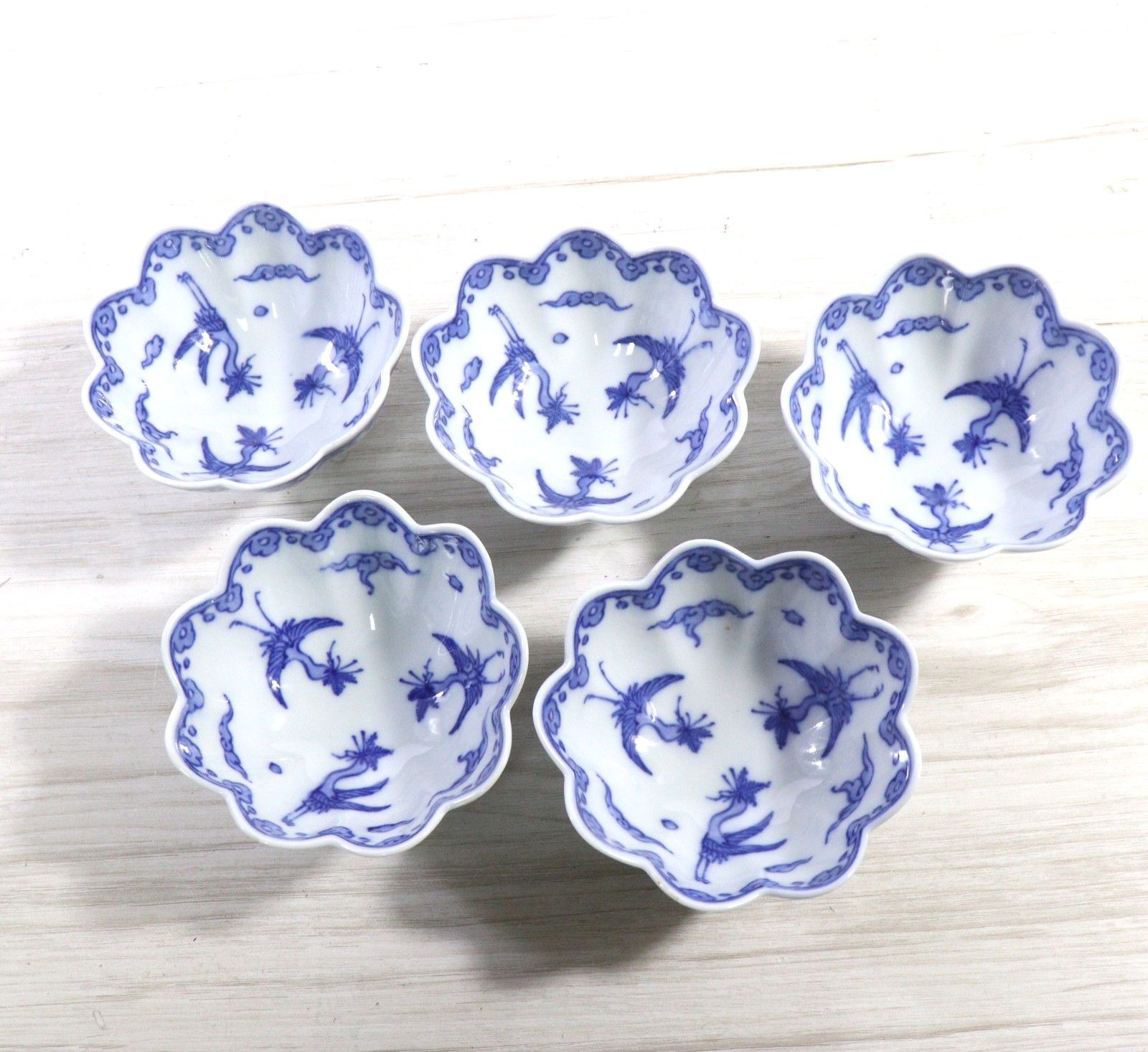 ト足】 有田焼 瑞峯窯 三つ足 小鉢揃 5客セット 染付 足付き輪花鉢 和