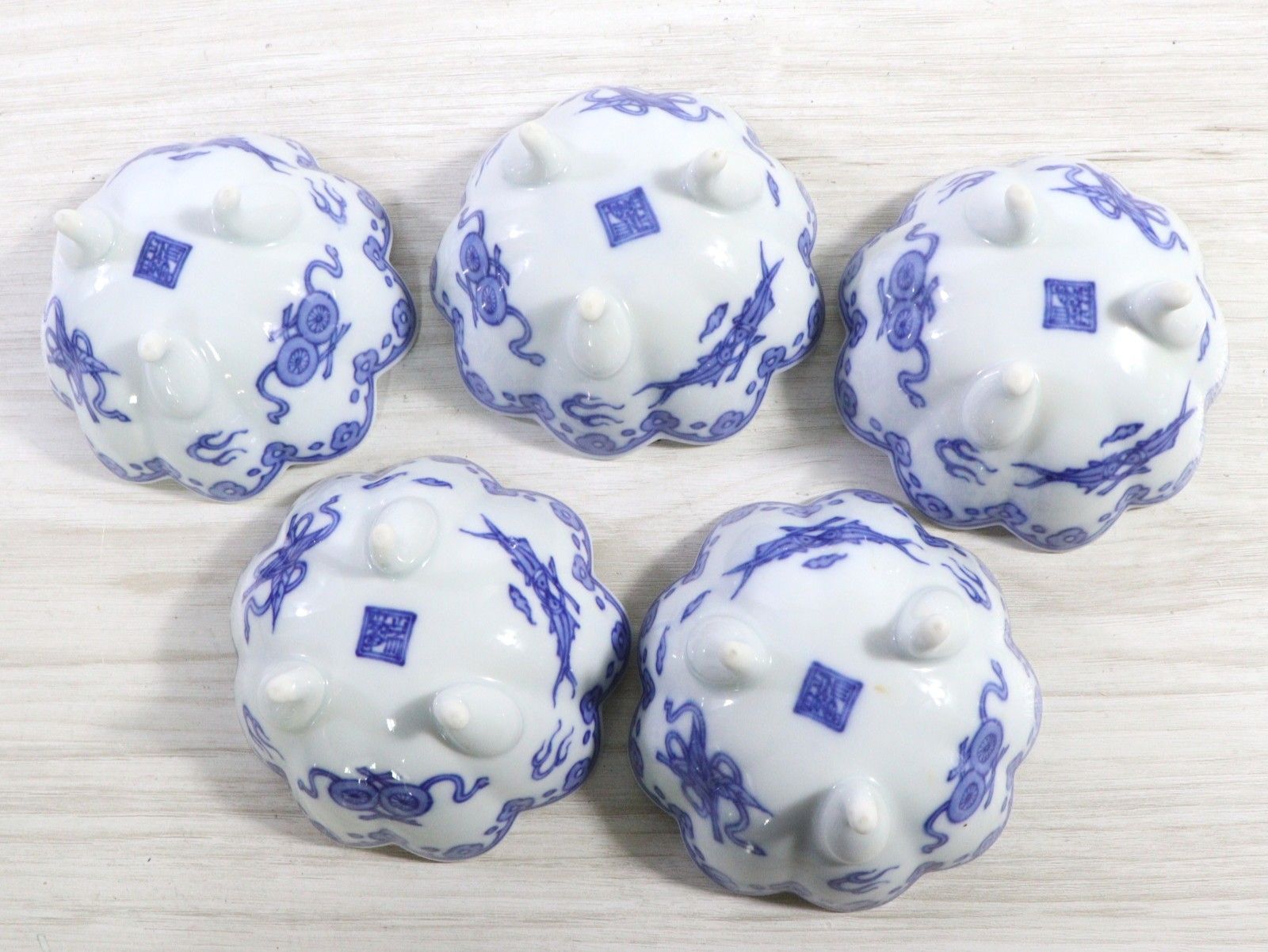 ト足】 有田焼 瑞峯窯 三つ足 小鉢揃 5客セット 染付 足付き輪花鉢 和