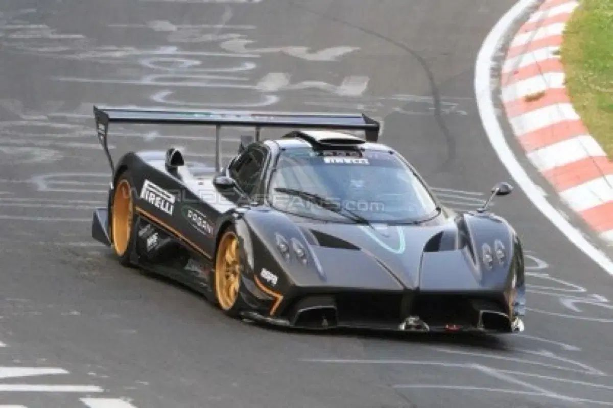 パガーニ ゾンタ ブラック EDITION レーシングカー