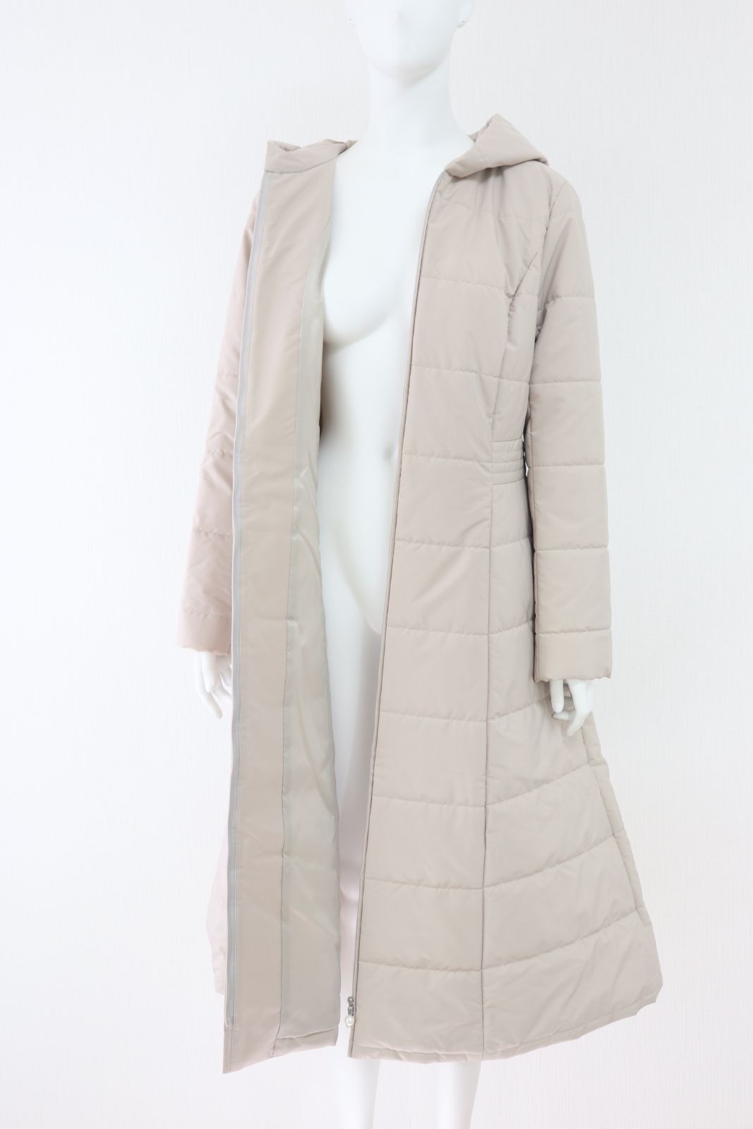 Rene ルネ　グレージュ　フード付きジャケット パール付き　フーディ　未使用 Rene ルネ グレージュ フード付きジャケット パール付き フーディ 未使用