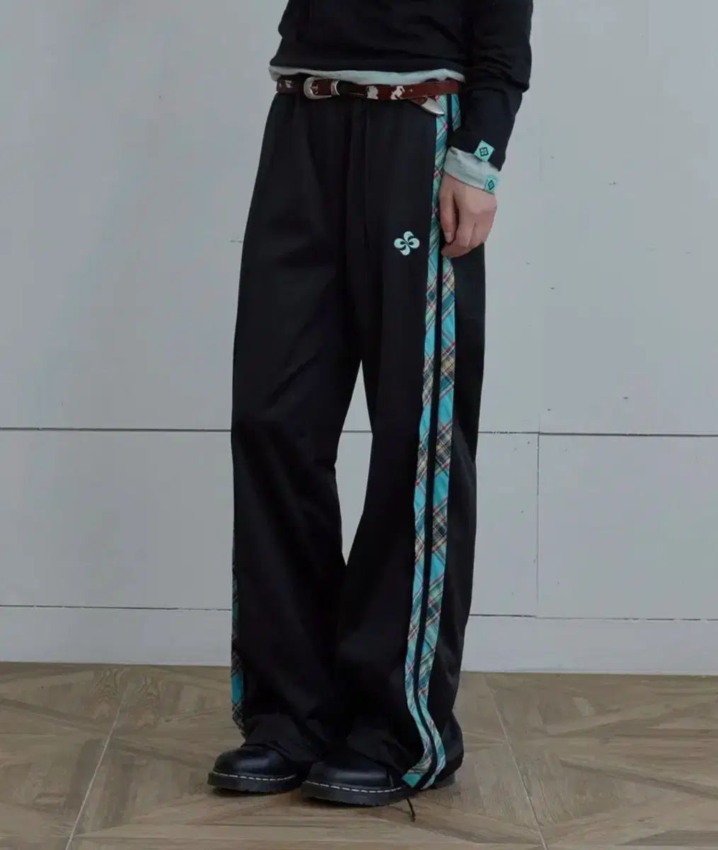 ヘレティック CHECK トラックパンツ ブラック