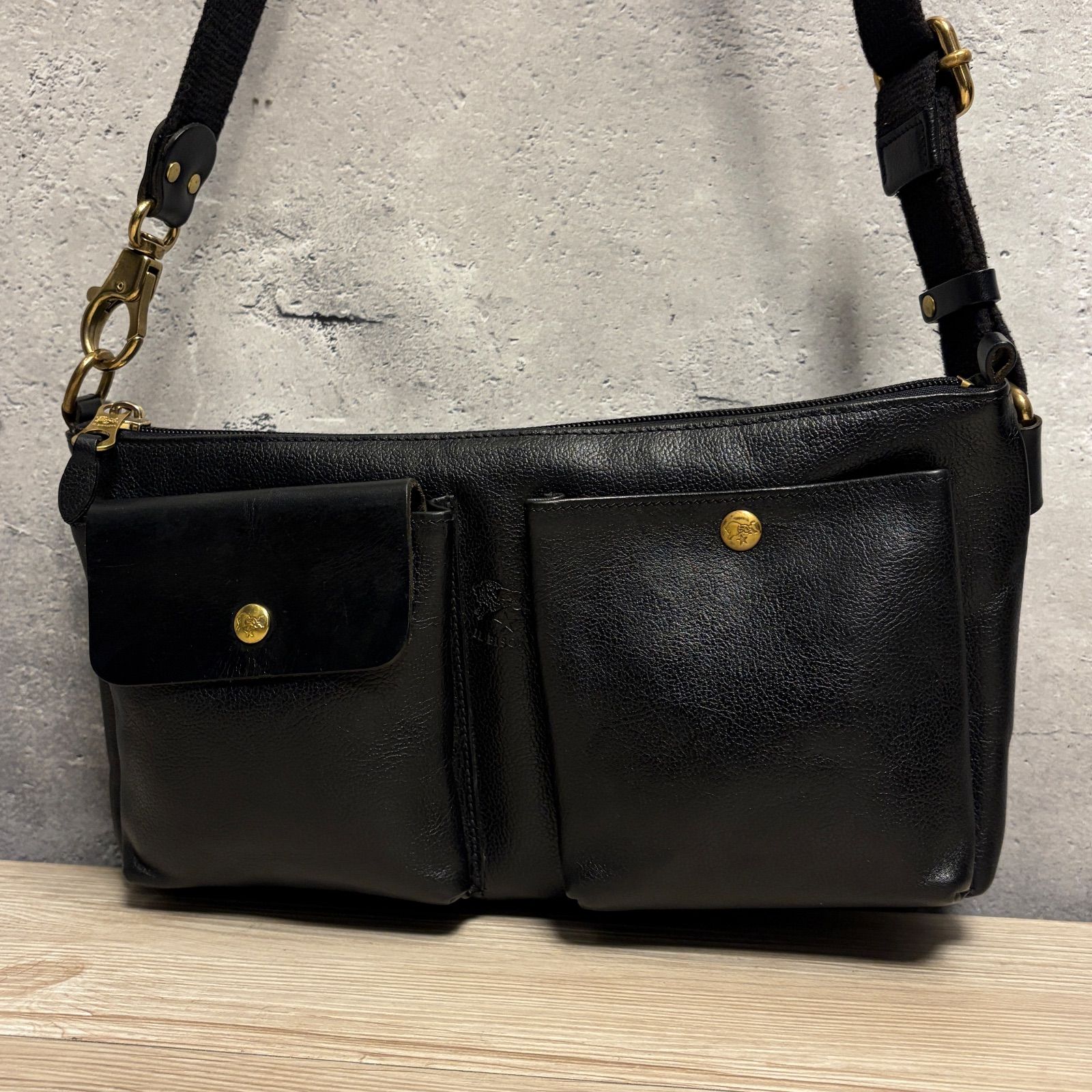 ✨IL BISONTE イルビゾンテ レザー 現行 定価82500円 ショルダーバッグ