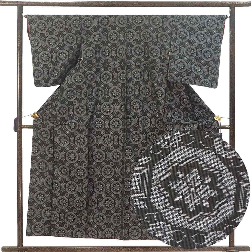 紬 身丈156 cm 裄65 前幅24 後幅30 袖丈50 5 袖幅33 レディース 袷 蜀江 裄Mサイズ 秋冬春用 正絹 シルク ブラック 村山大島 リメイク リユース リサイクル 呉服のきくや