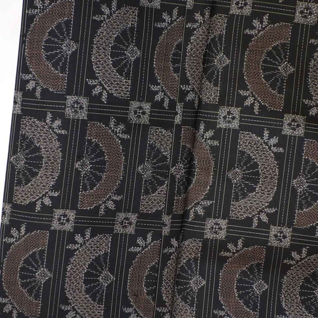 紬 身丈160 cm 裄63 前幅24.5 後幅30 袖丈49 袖幅32 レディース 袷 源氏車 裄Mサイズ 秋冬春用 正絹 シルク ブラック 村山大島 リメイク リユース リサイクル 呉服のきくや