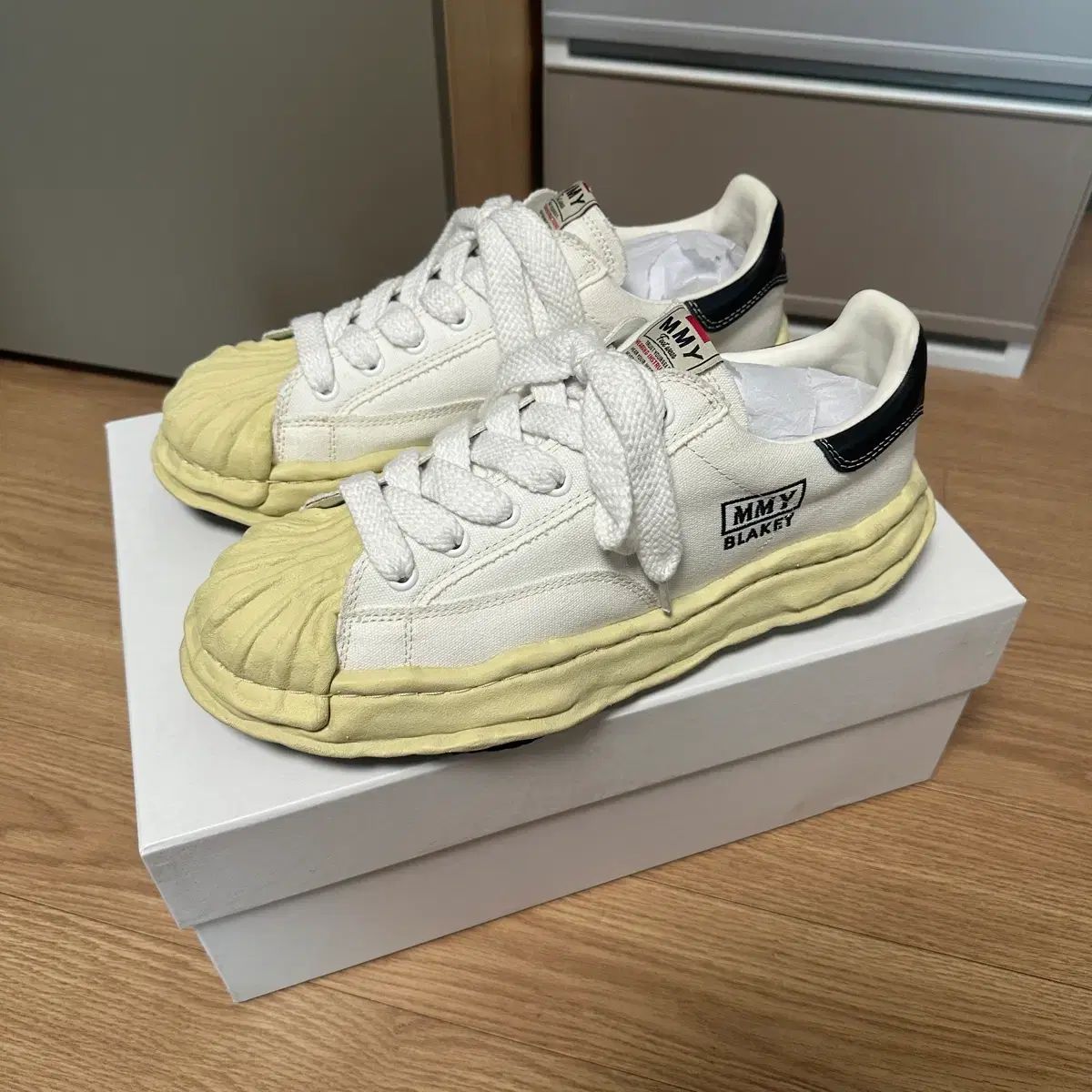 46 メゾンミハラヤスヒロ ブレイキー VL 白 - メルカリ