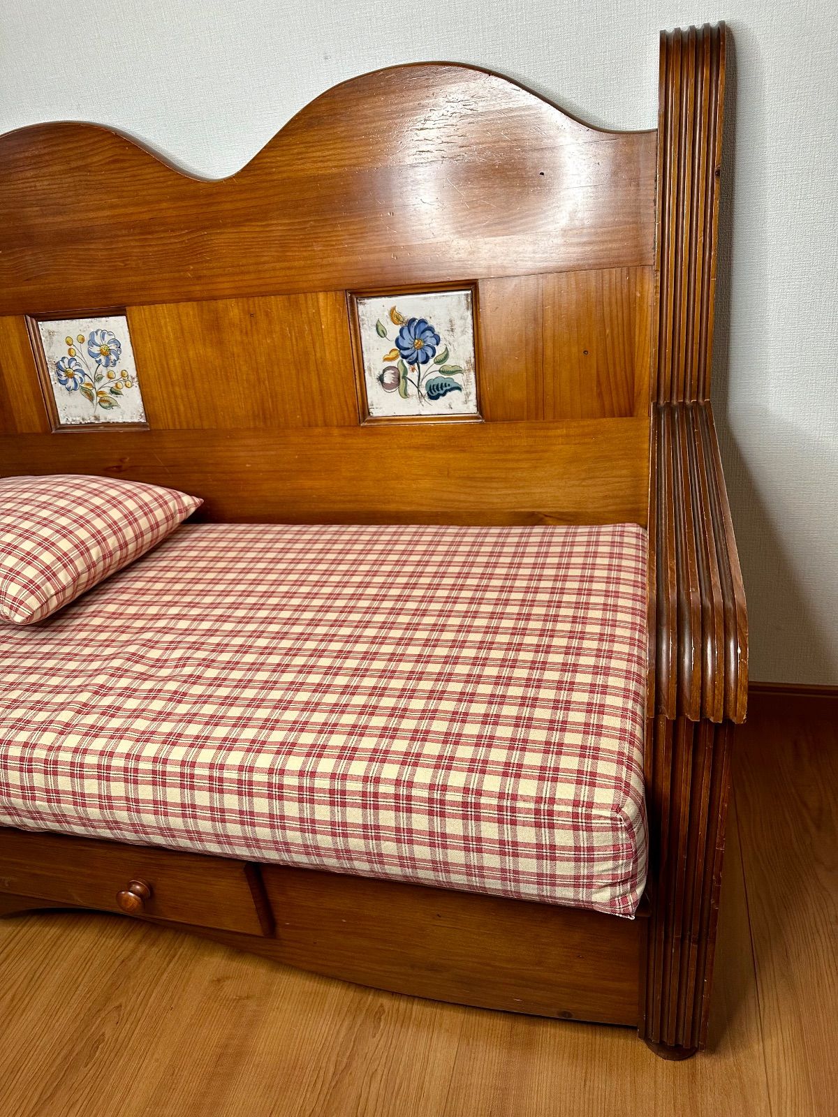 アクタス取扱 スペイン タイル 3人掛け ソファ ベンチ アクタス取扱