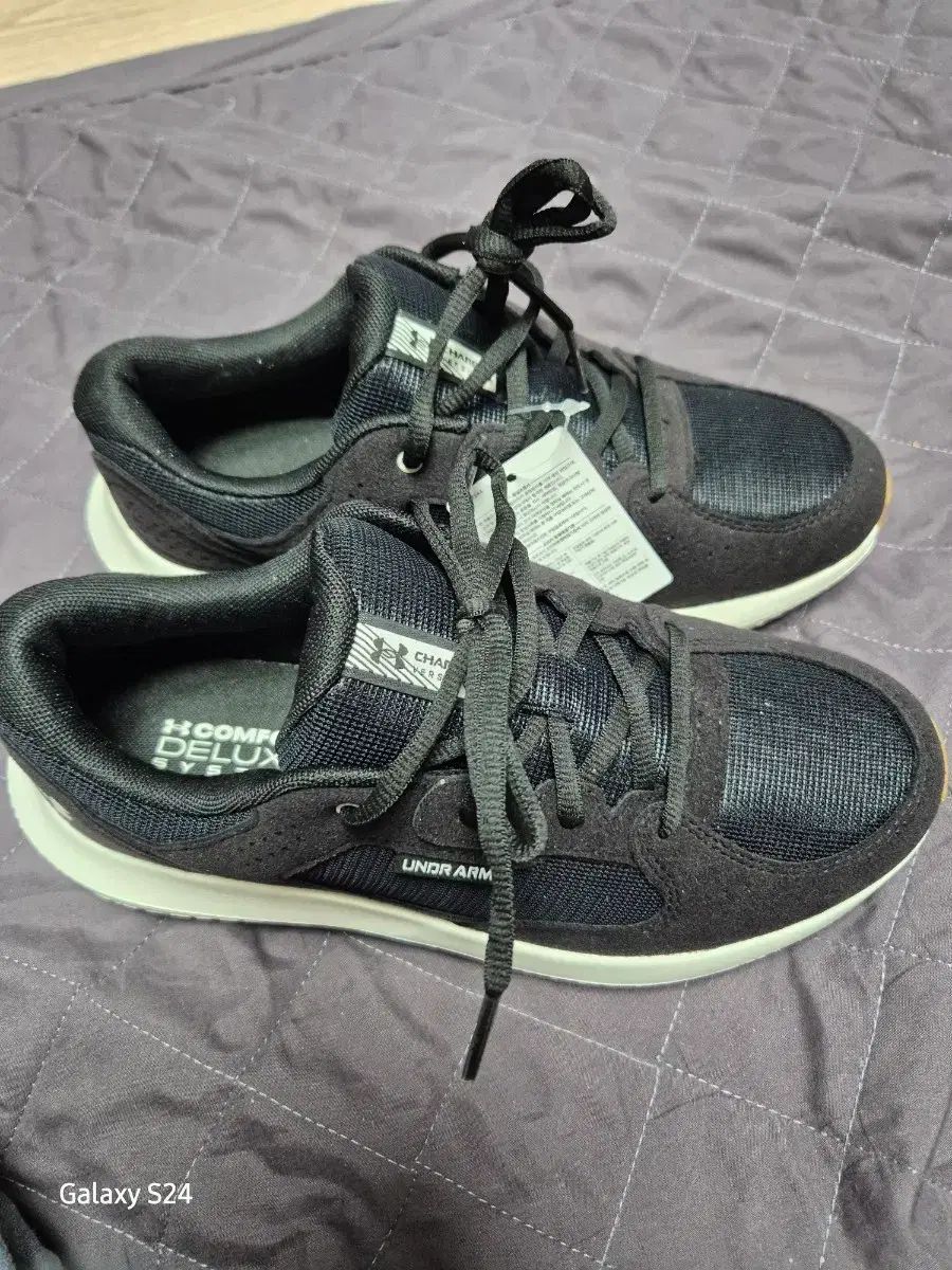 UNDER ARMOUR アンダーアーマー スニーカー ブラック