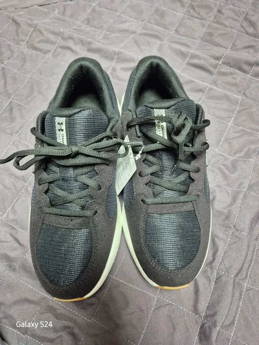 UNDER ARMOUR アンダーアーマー スニーカー ブラック