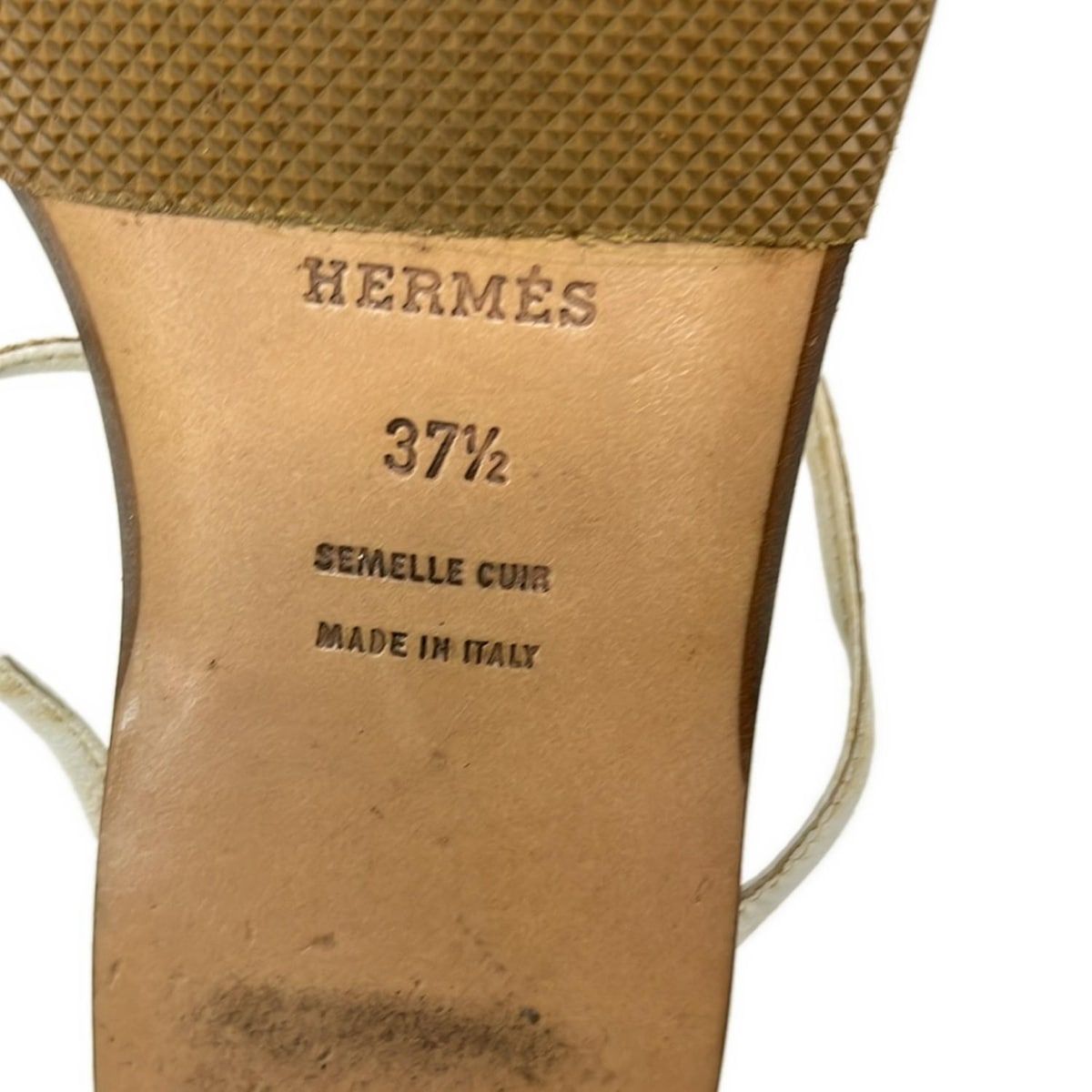 HERMES ホワイト サンダル 37 1/2 HERMES(エルメス) サンダル 37 1/2 レディース - 白 アウトソール張替