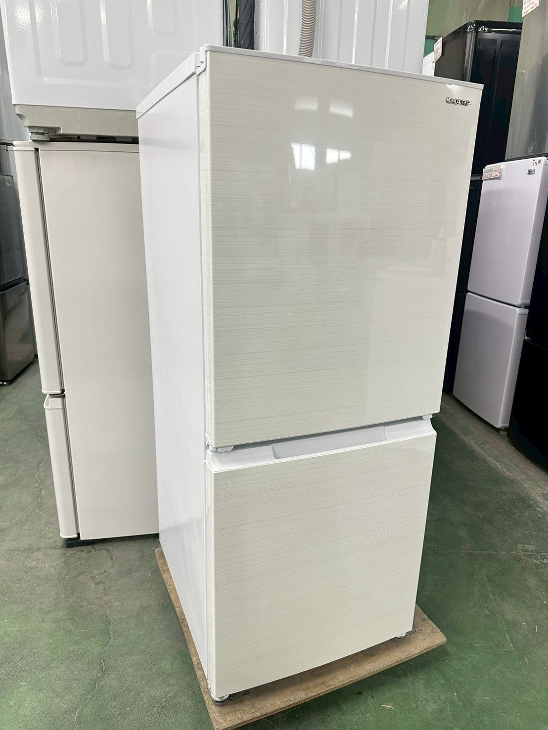 大阪送料無料★3か月保障付★冷蔵庫★シャープ★2ドア★SJ-D15H★SR-87 大阪送料無料☆3か月保障付き☆冷蔵庫☆シャープ☆2ドア☆2022年☆SJ