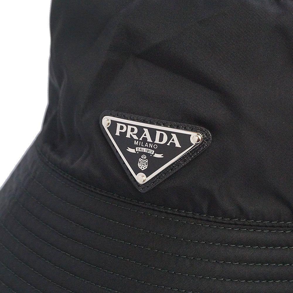 プラダ Re-Nylon トライアングル 三角ロゴプレート バケットハット