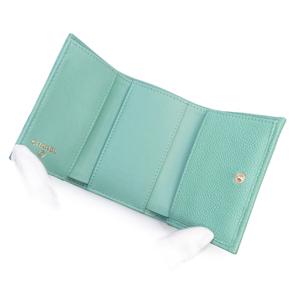 CHANEL シャネル 三つ折り ミニ 財布 ココボタン ミントグリーン ブルー CHANEL シャネル 三つ折り ミニ 財布 ココボタン 水色 ココマーク