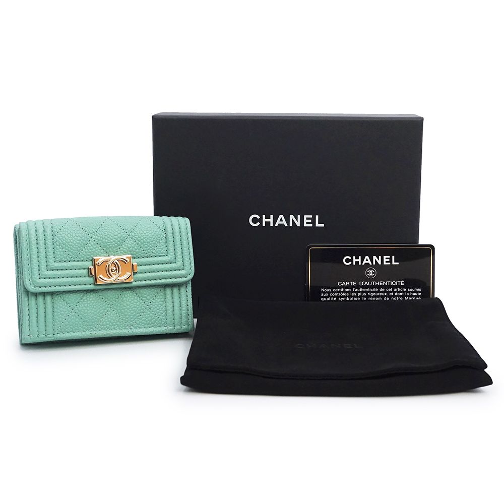シャネル ボーイシャネル スモール フラップ ウォレット コンパクト 三つ折り財布 キャビアスキン レザー ライトブルーグリーン ゴールド金具 A 84432 CHANEL
