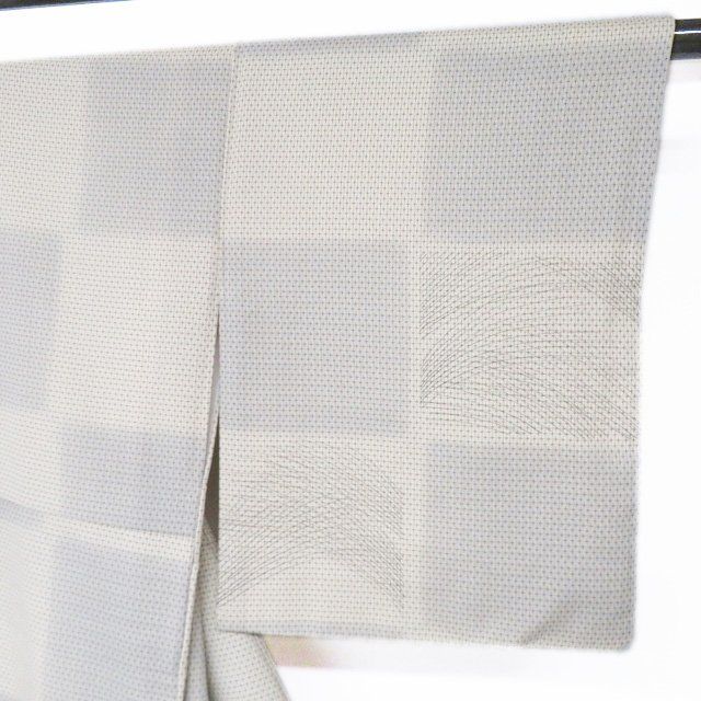  塩沢 お召し 御召 着物 正絹 袷 セミフォーマル 市松取り 十字絣 鳥の子色 薄灰色 黒色 身丈162 cm 裄64 M きもの北條 A 1308-8 紬 着物