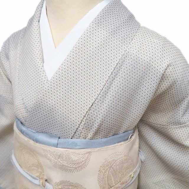 塩沢 お召し 御召 着物 正絹 袷 セミフォーマル 市松取り 十字絣 鳥の子色 薄灰色 黒色 身丈162 cm 裄64 M きもの北條 A 1308-8