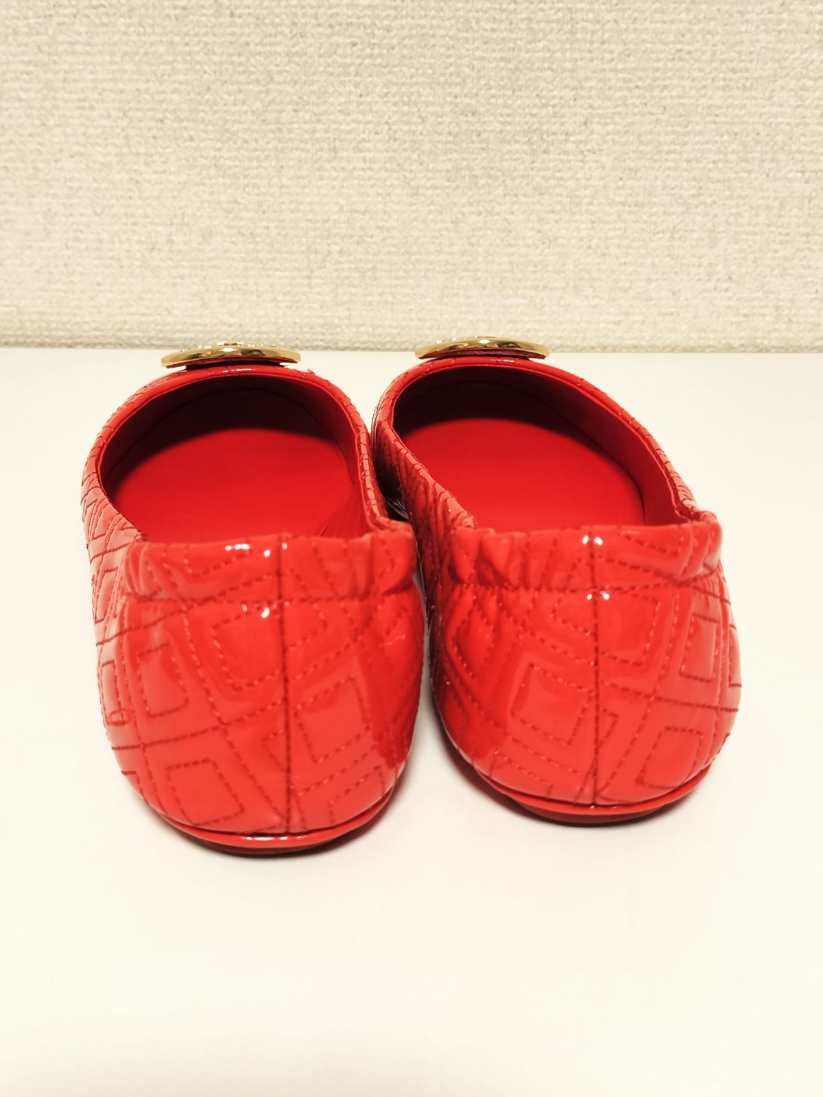 赤 フラットシューズ