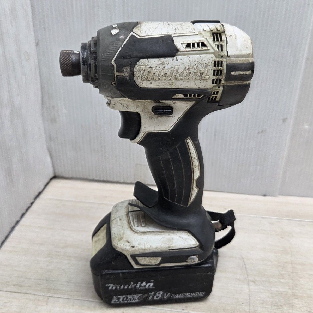 S 98378 マキタ 充電式 インパクトドライバ バッテリー付き TD 149 D