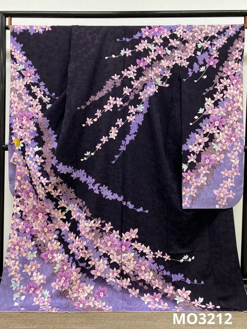 振袖 金駒 紋意匠 蘭 黒紅色地 身丈169cm MO3212 【公式通販】