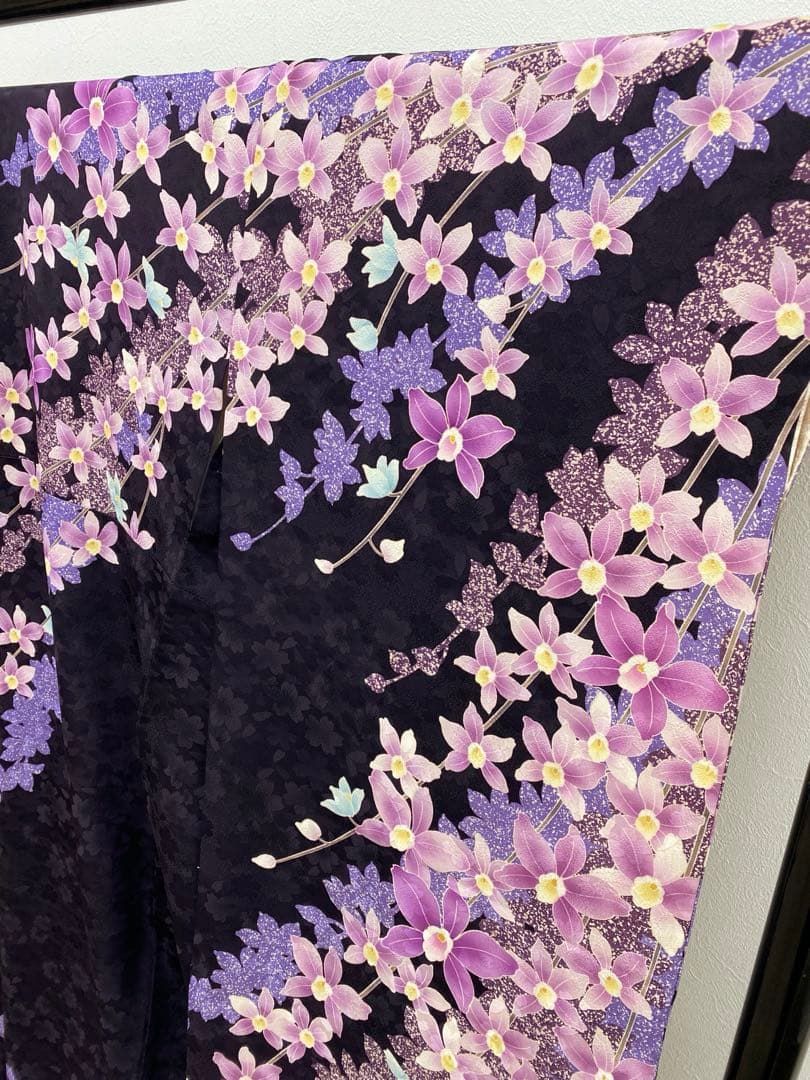 振袖 金駒 紋意匠 蘭 黒紅色地 身丈169 cm MO 3212