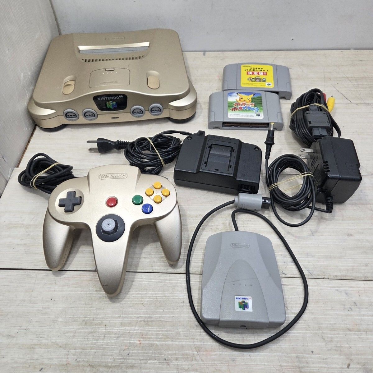 S98221 ニンテンドー64 本体 コントローラー ソフト付 NUS-001 JPN