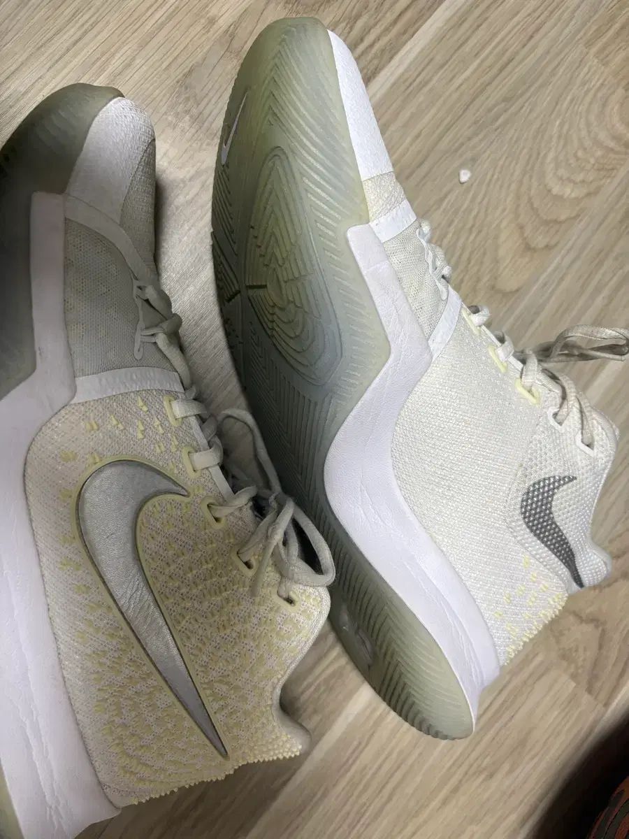 クロムホワイト