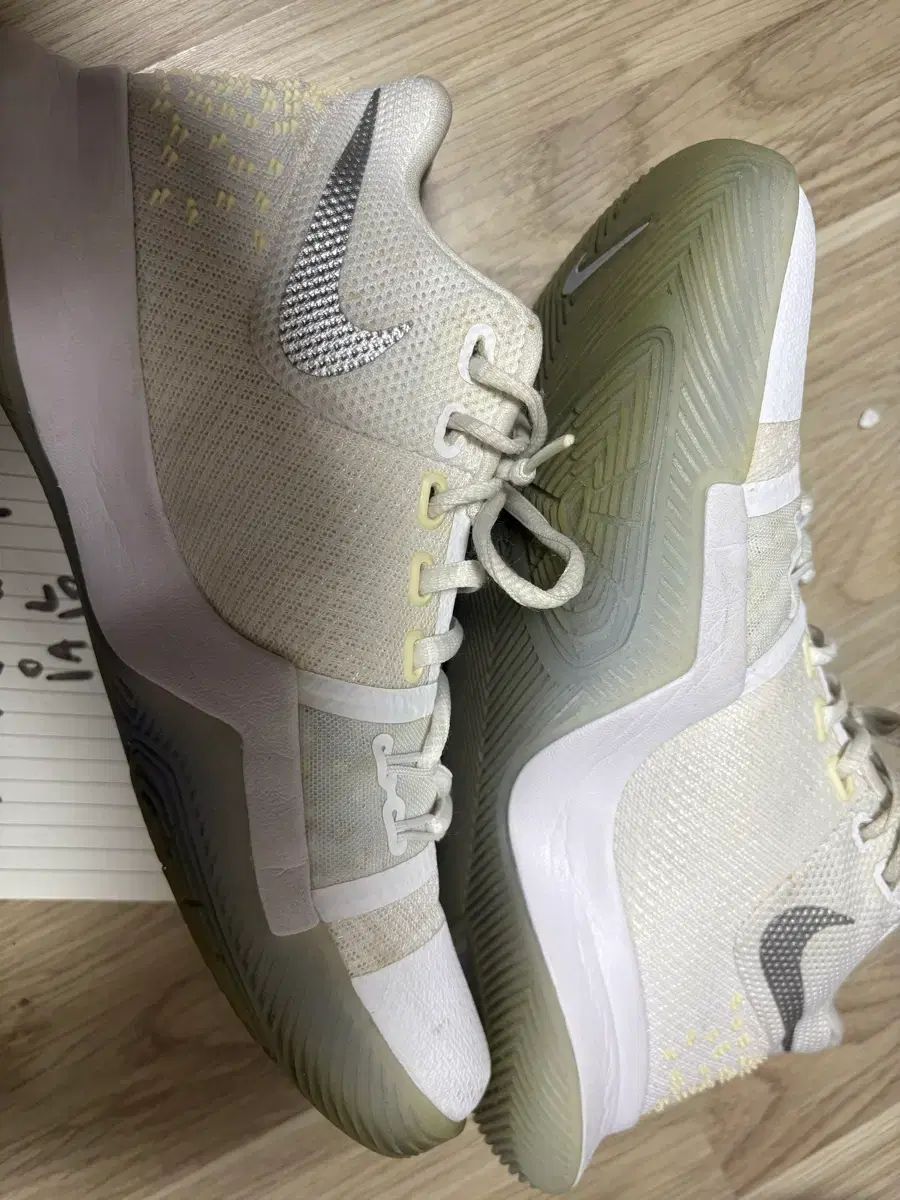 カイリー3 クロムホワイト