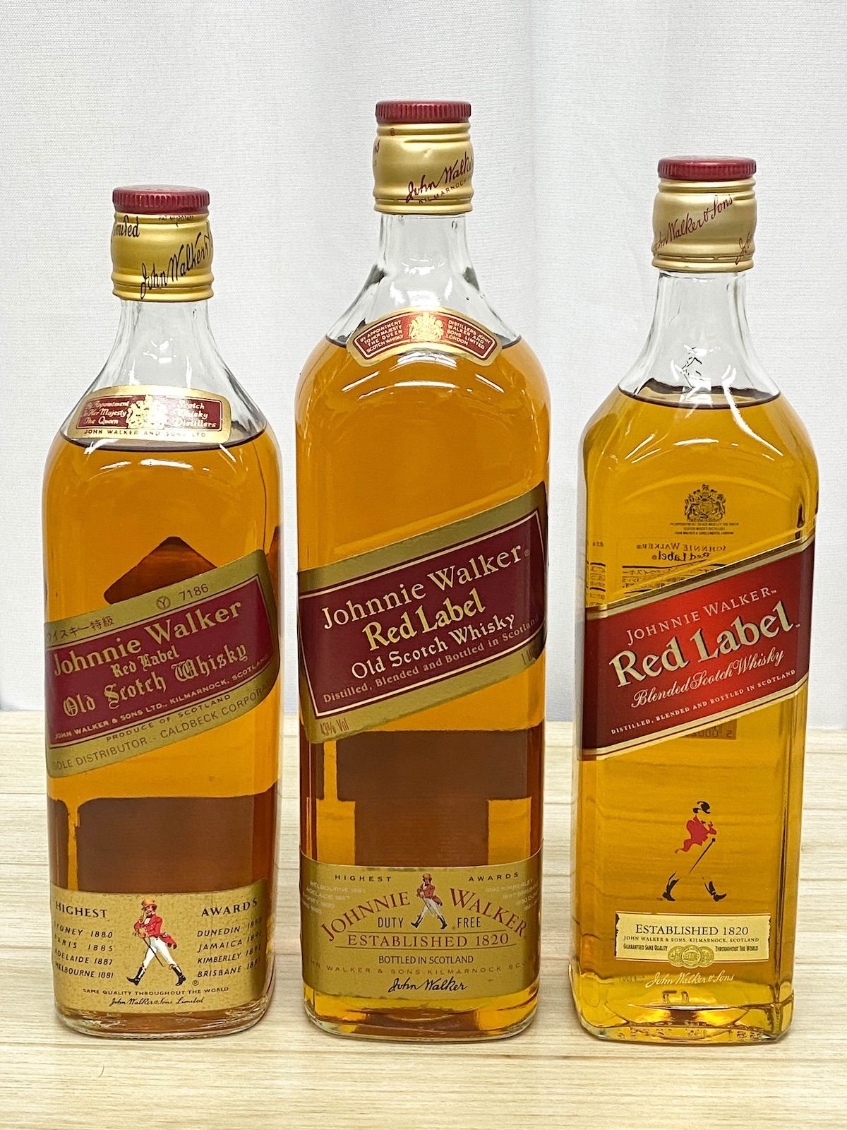 ジョニーウォーカー　1クォートボトルなど　ウイスキー古酒　3本セット　未開封 YW071】未開栓 ウイスキー 3本セット ジョニーウォーカー レッド 700