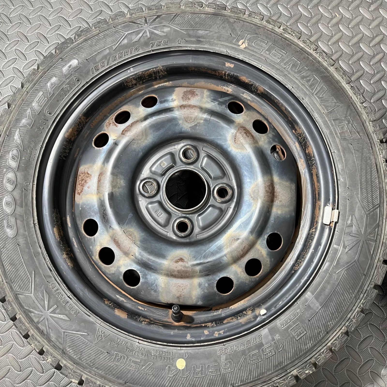 19年製 155 65 R 14 グッドイヤー アイスナビ6 ダイハツ タント ムーヴ ミラ コンテ スタッドレスタイヤ 1306 E