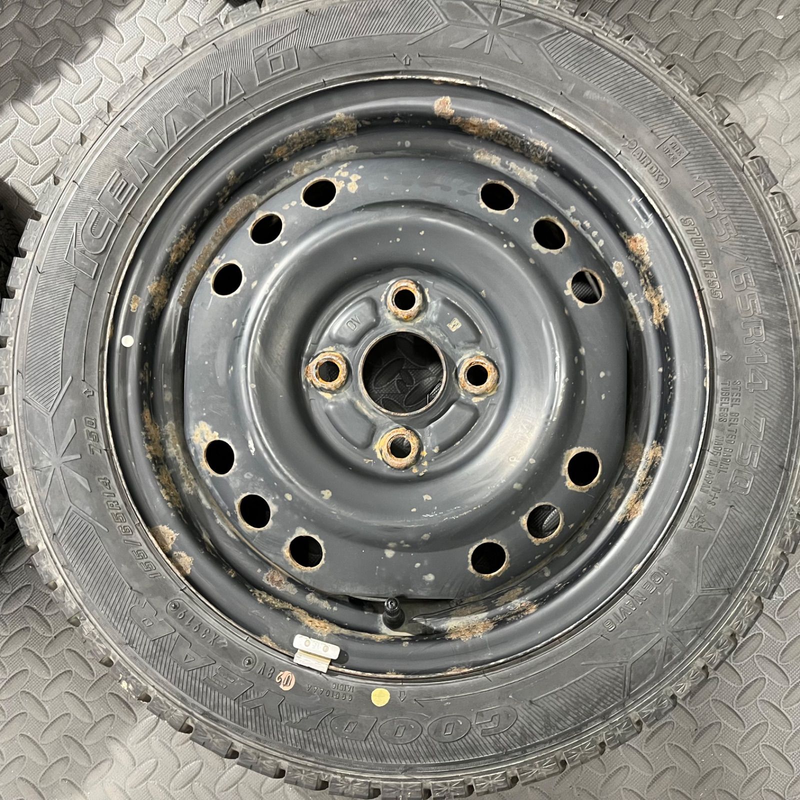 スタッドレスタイヤ 1306