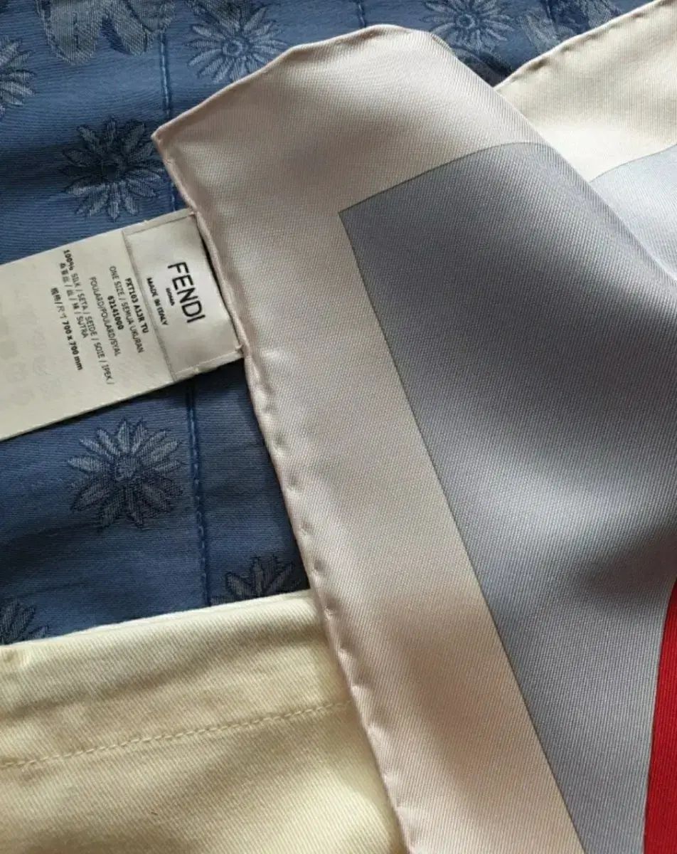 フェンディ FENDI シルクスカーフ 未使用 - メルカリ