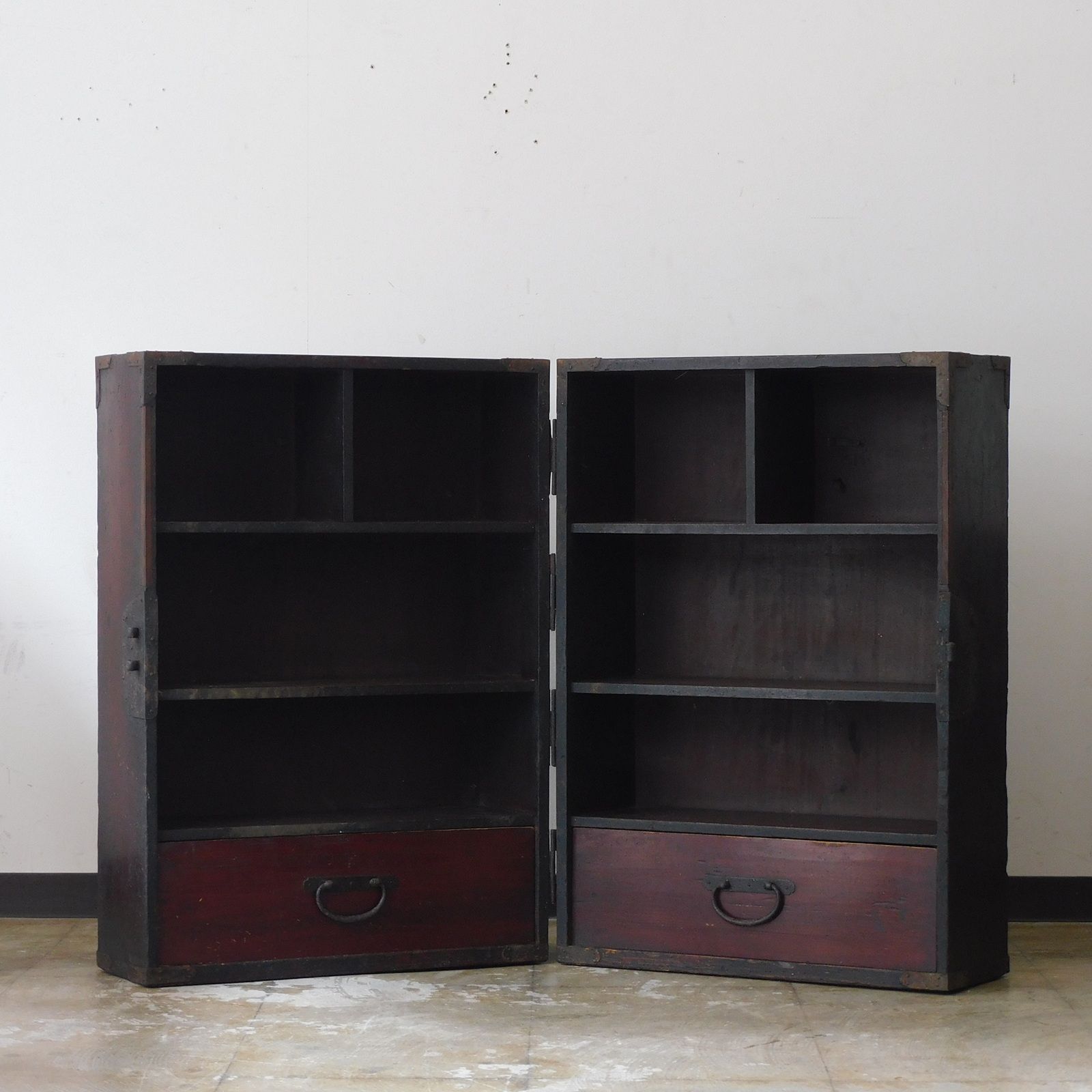 古民芸 折りたたみ式 行商箪笥 錠前付き HK-a-05731 時代 無垢材 背負い箪笥 薬箪笥 抽斗 引き出し 小箪笥 民藝 違い棚