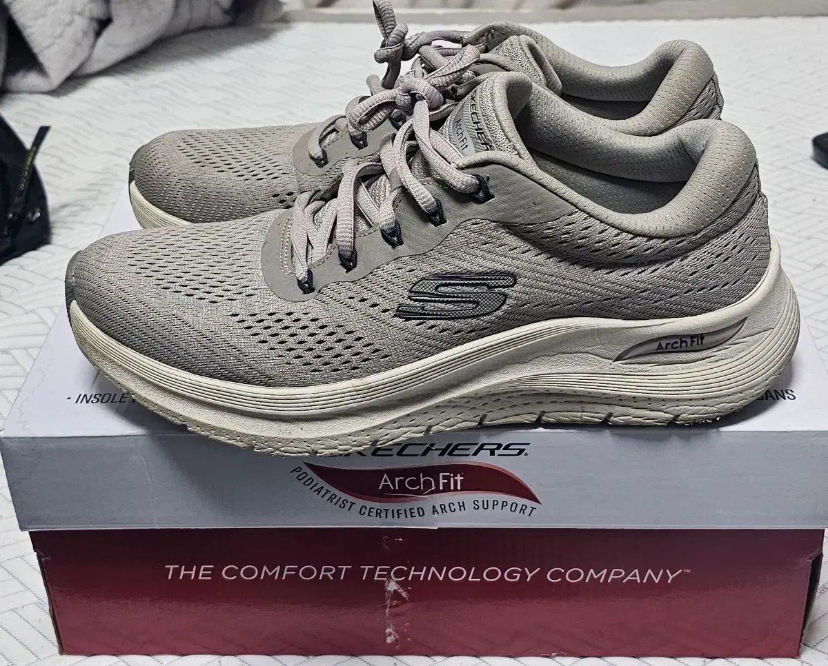 スケッチャーズ メンズ アーチ フィット 2.0 スニーカー ランニングシューズ ウォーキングシューズ 靴 カジュアルシューズ