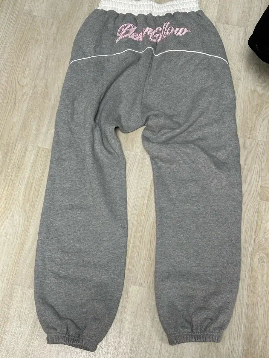  プリーズノーフォロー Pleasenofollow コージー バッグ ロゴ ジョガーパンツ グレー ジョガーパンツ スウェットパンツ パンツ