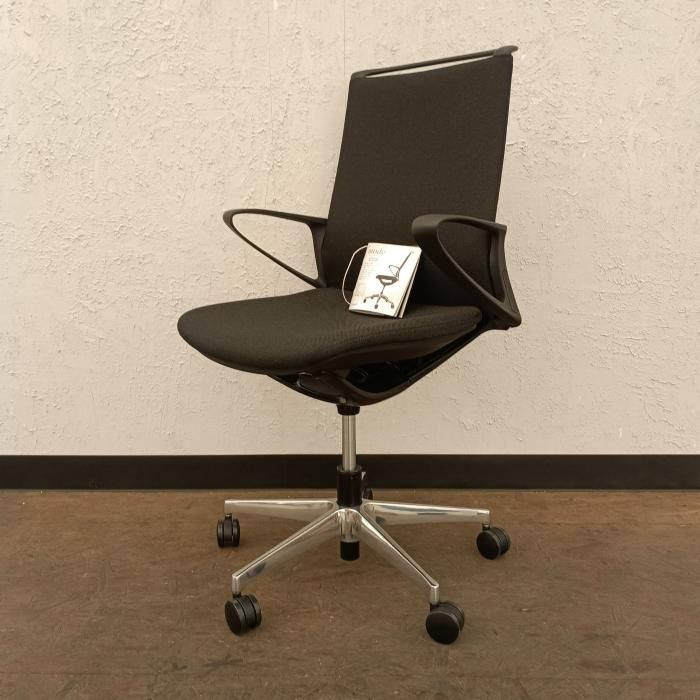 オカムラ オフィスチェア 肘あり CA 25 BR-FWM 1 製 ブラック 5本脚 クッションタイプ ミドルバック デザインアーム ブラックフレーム ミックス デスクチェア チェア イス 椅子