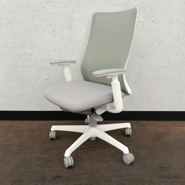 オカムラ オフィスチェア 肘あり フルーエント CB 85 WW-FKA 3 製 ライトグレー ハイバック アジャストアーム ナイロンキャスター デスクチェア チェア イス 椅子