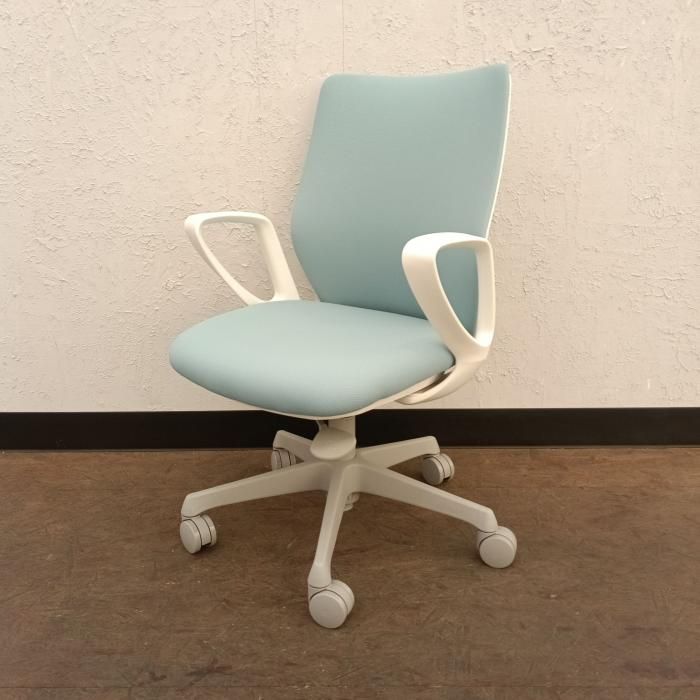 オカムラ オフィスチェア 肘あり CG-M シージーエム CG 27 WR-FZH 6 製 ブルー パッドタイプ デザインアーム ホワイトフレーム ナイロンキャスター デスクチェア チェア イス 椅子