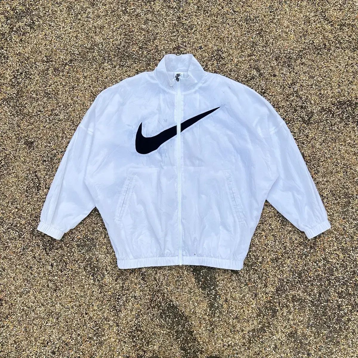 NIKE ナイキ ビックスウォッシュ 白 ESSENTIALS エッセンシャルズ ウーブン ウィンドブレーカー