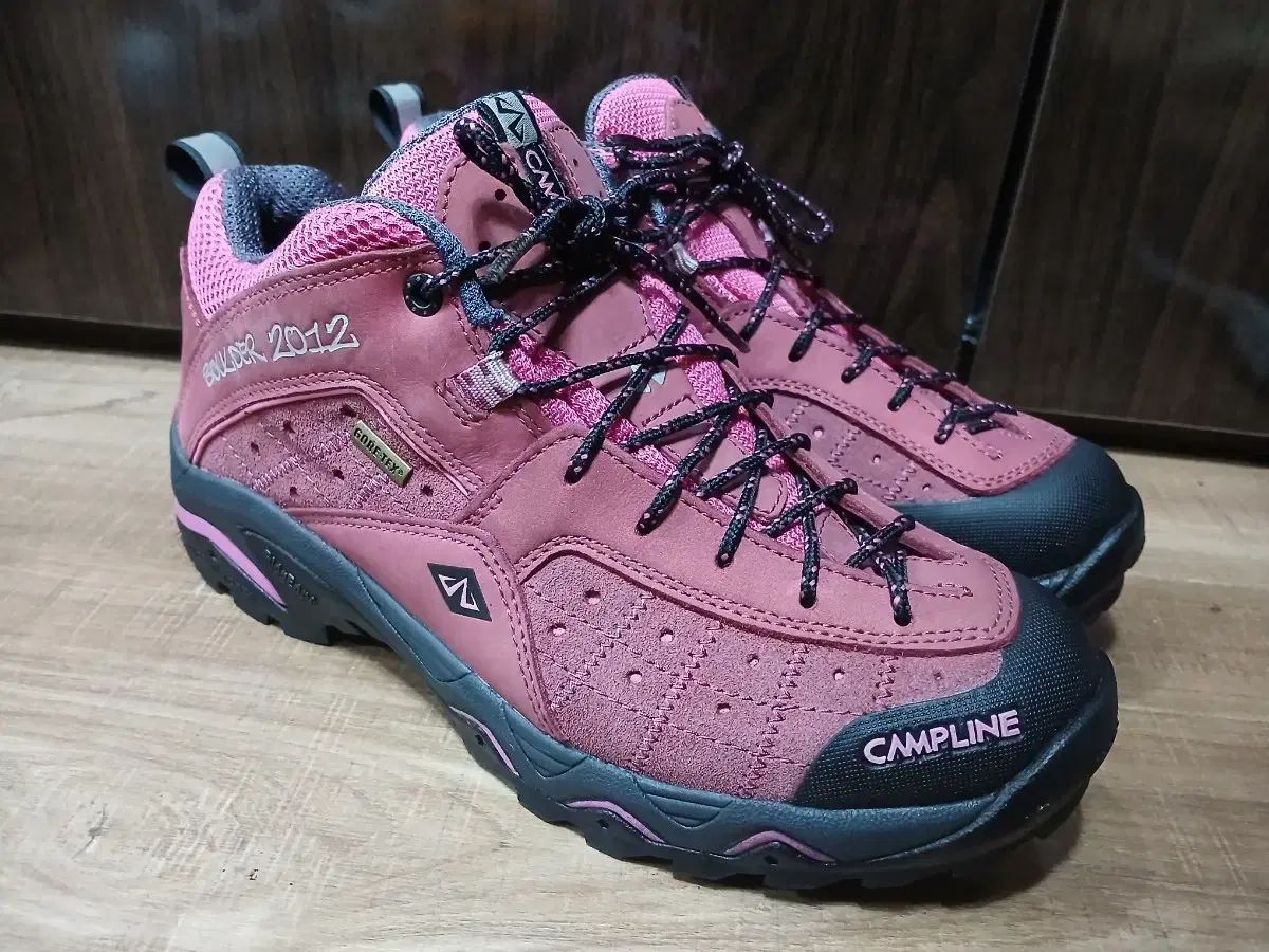 ボルダー 2000 登山靴 バーガンディ 250 mm