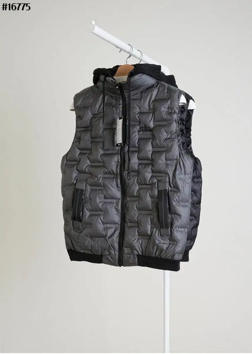 タイトリスト シームレス 軽量 フード ダウン ベスト