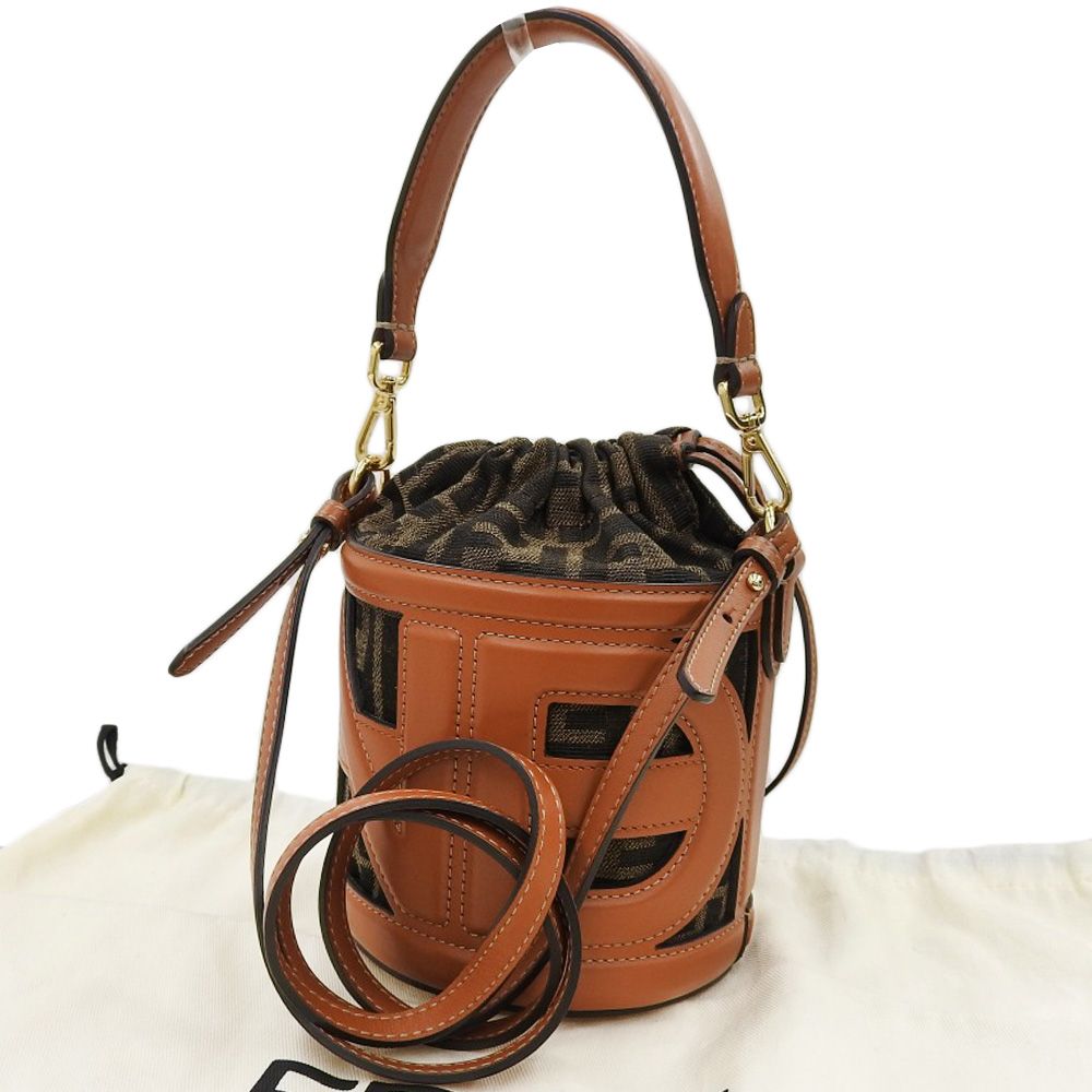 フェンディ ステップアウト ミディアム ショルダーバッグ