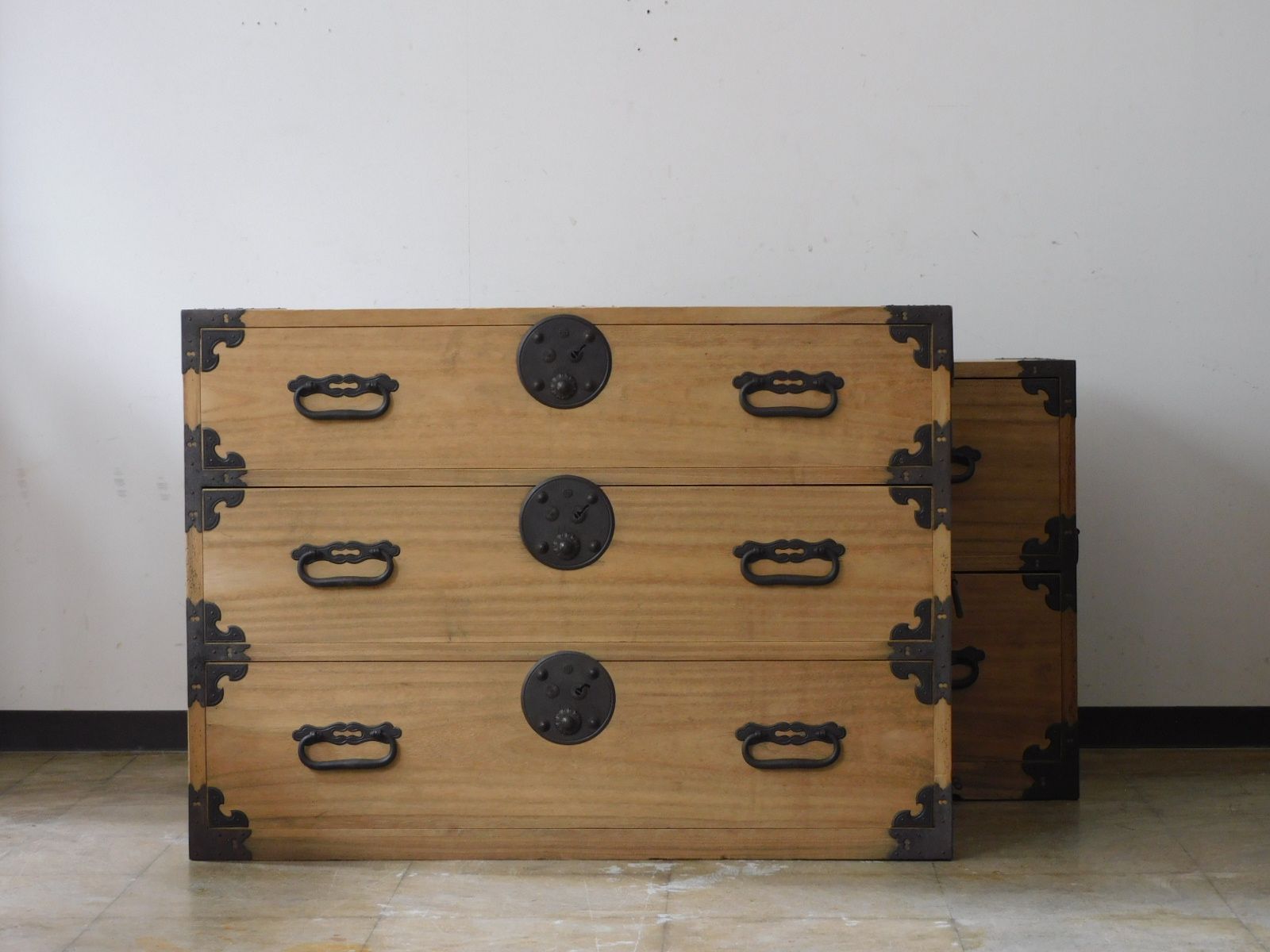 庄内地方 総桐製 丸金具 重ね 時代箪笥 鍵付き 五丁抽 HK-a-05738