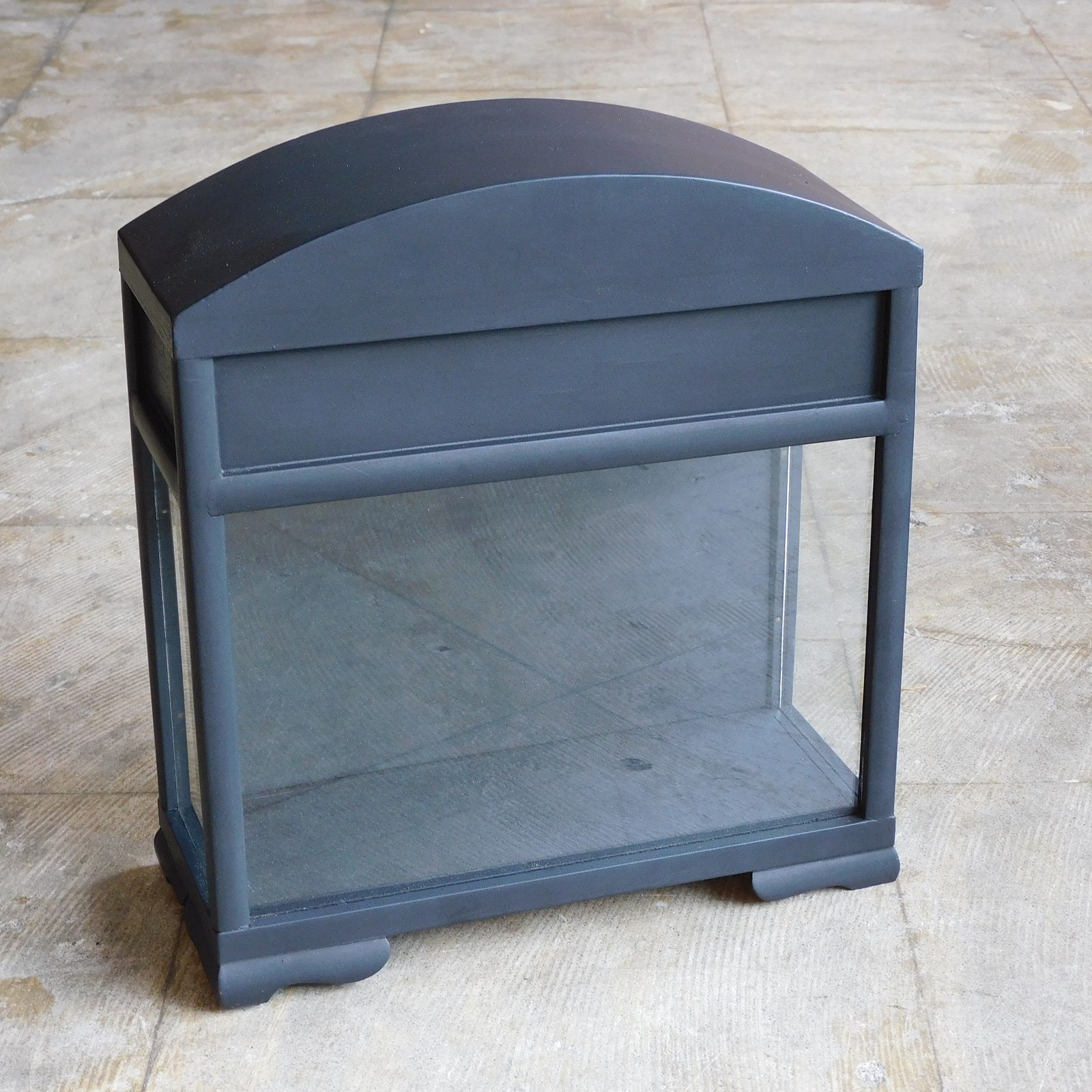 ふるい黒色 アーチ型 卓上ショーケース HK a 05739 木製 無垢材 ガラスケース ケビント パンケース