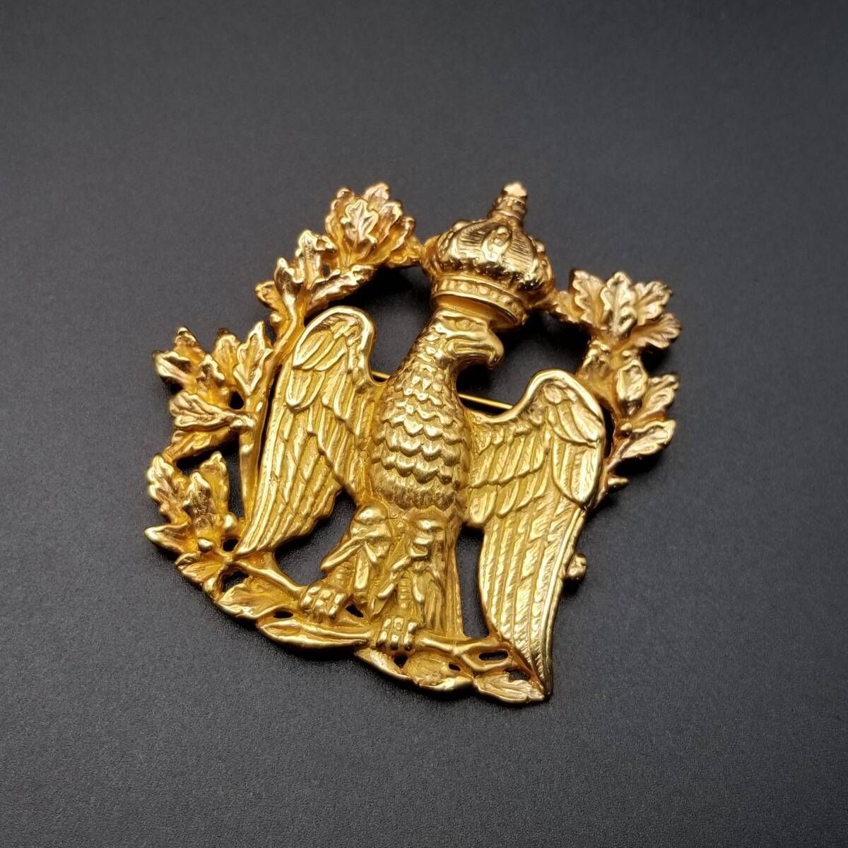 1989年 Metropolitan Museum of Art 大鷲と王冠 レリーフ ヴィンテージ ブローチ ゴールドトーン 大ぶり イーグル彫刻 MMA USA Y 17-W