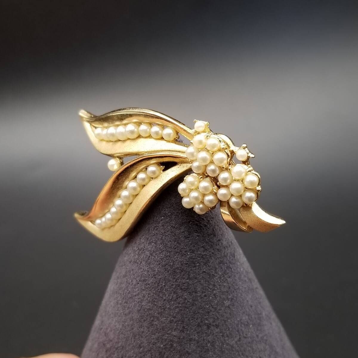 50'60's Crown TRIFARI 花束 植物モチーフ パール装飾 ヴィンテージ