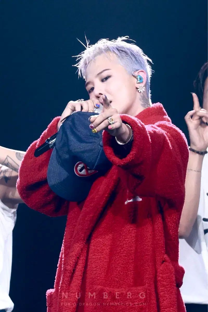 G-DRAGON（ジードラゴン） ローブ レッド - メルカリ