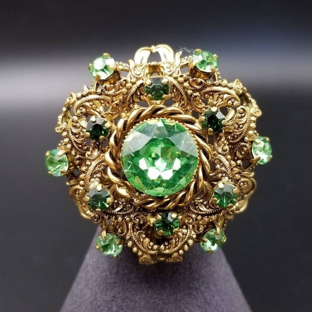 西ドイツ ヴィンテージ ヴィクトリアン ブローチ グリーンラインストーン 装飾 曲線美 クラシカル エレガント West Germany Y 18-A